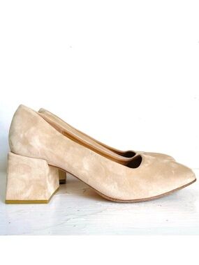 LOQ Villa Suede Pump With Square Block Heel In Cream Size 38